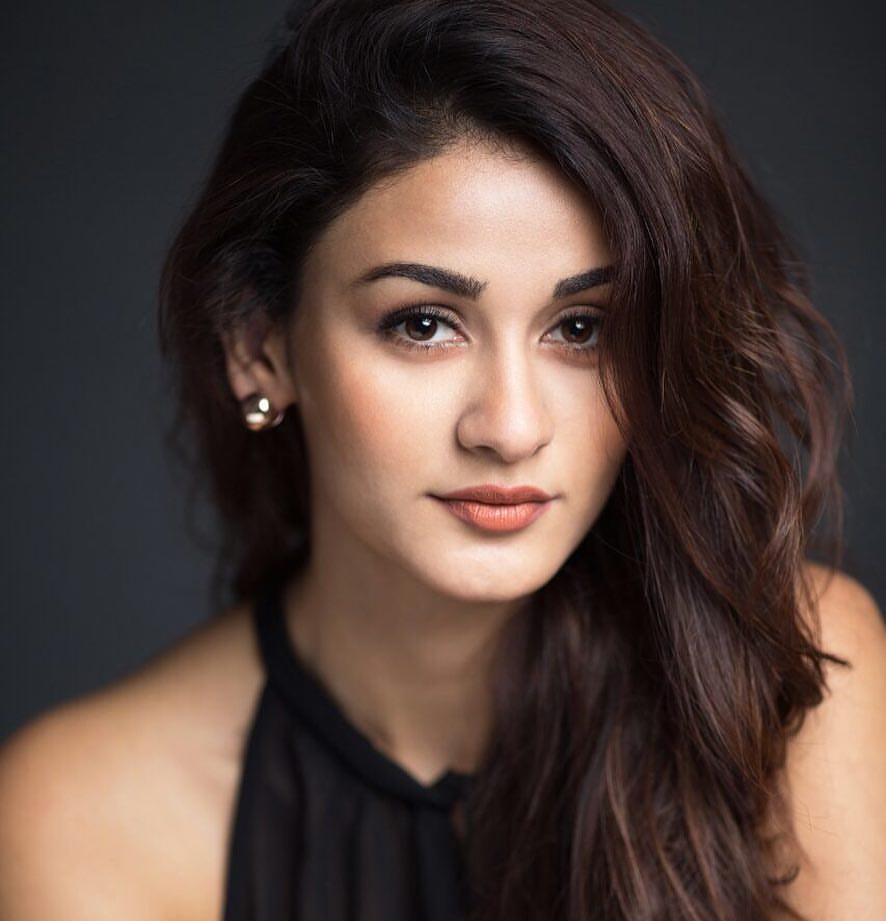 Aditi Arya: Miss India 2015, Yale MBA & Jay Kotak Wife (Update 2026)