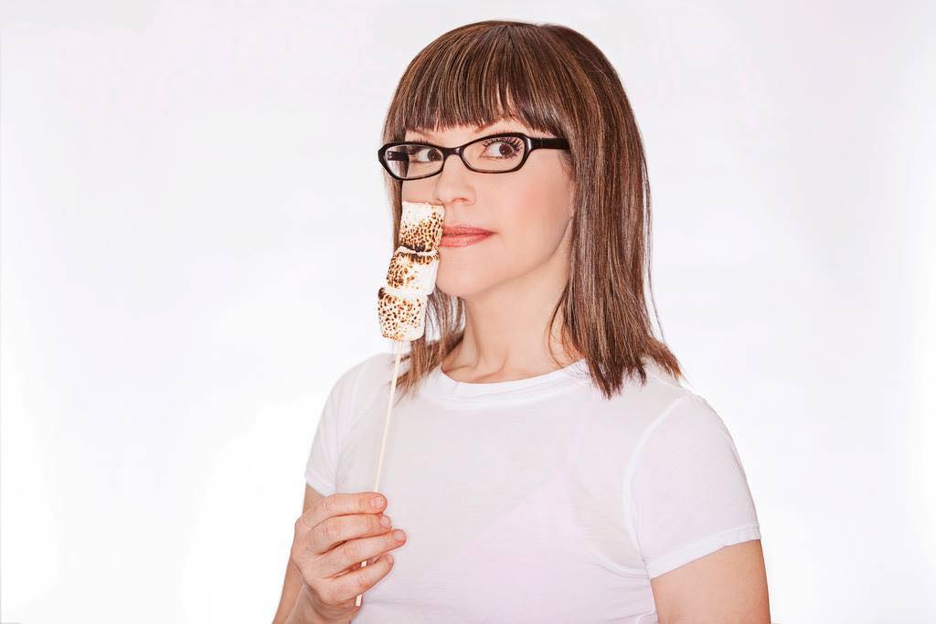 Lisa Loeb Biography, Singer, Career, Net Worth & Life 2026