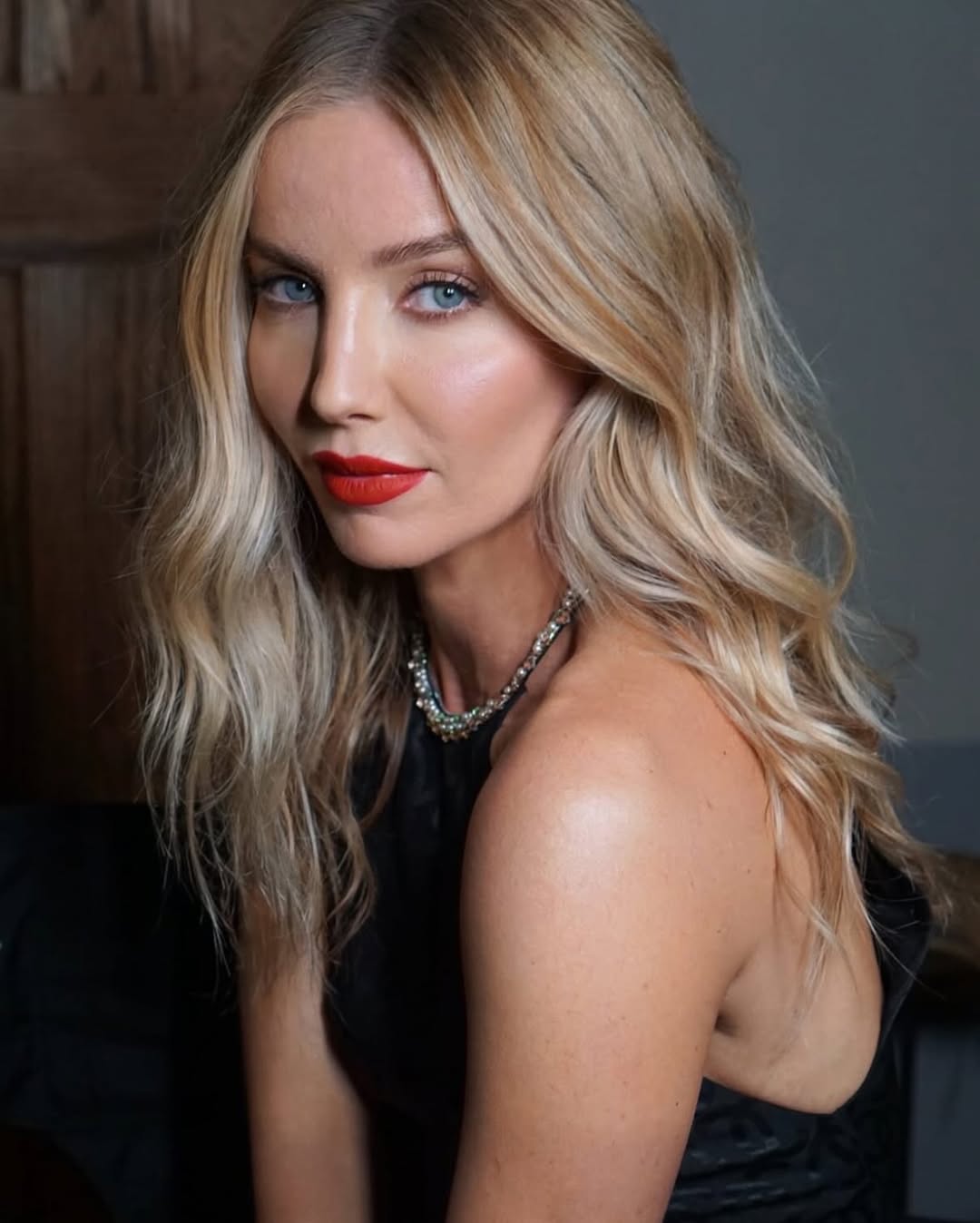 Annabelle Wallis Biography, Age, Career & Net Worth 2026